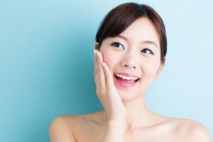 フェイスマッサージで血行促進 顔の血行マッサージでくすみ改善 Beauty Column 美容コラム Meiko