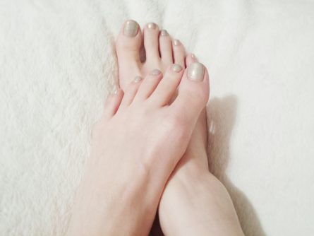足のマニキュアをきれいに塗りたい ペディキュアの基本のやり方 Beauty Column 美容コラム Meiko