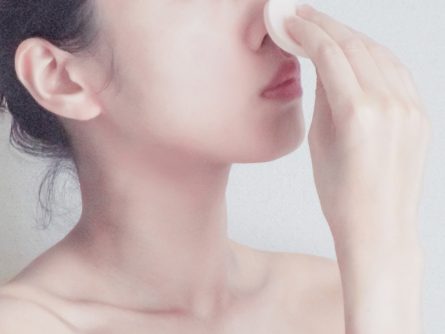 ファンデーションが浮くのはなぜ 原因と対策法を紹介 Beauty Column 美容コラム Meiko